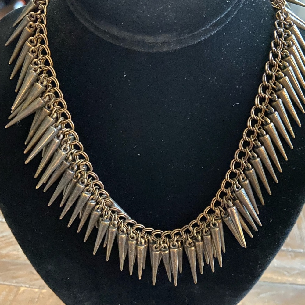 Spikey necklace, bronze colored